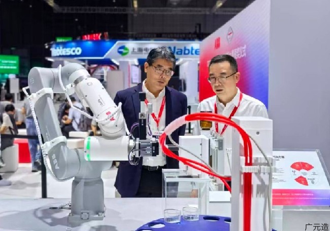 罗文全副厅长率团赴第25届中国国际工业博览会创新实践“以展招商”