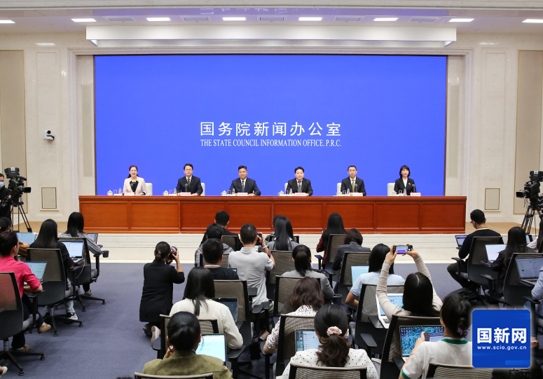 国务院新闻办就扩大服务消费有关政策措施举行发布会